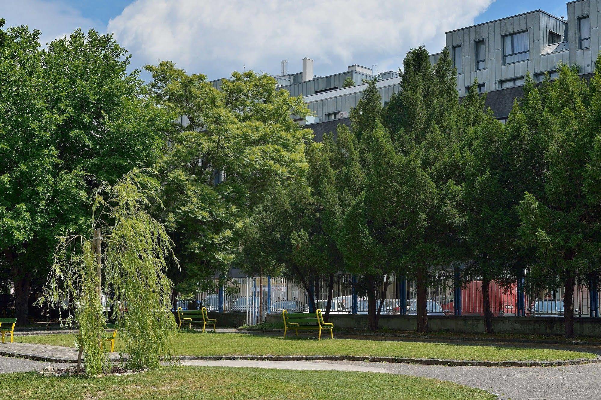 Ambiente Serviced Apartments - Dunajska Bratislava Exterior photo