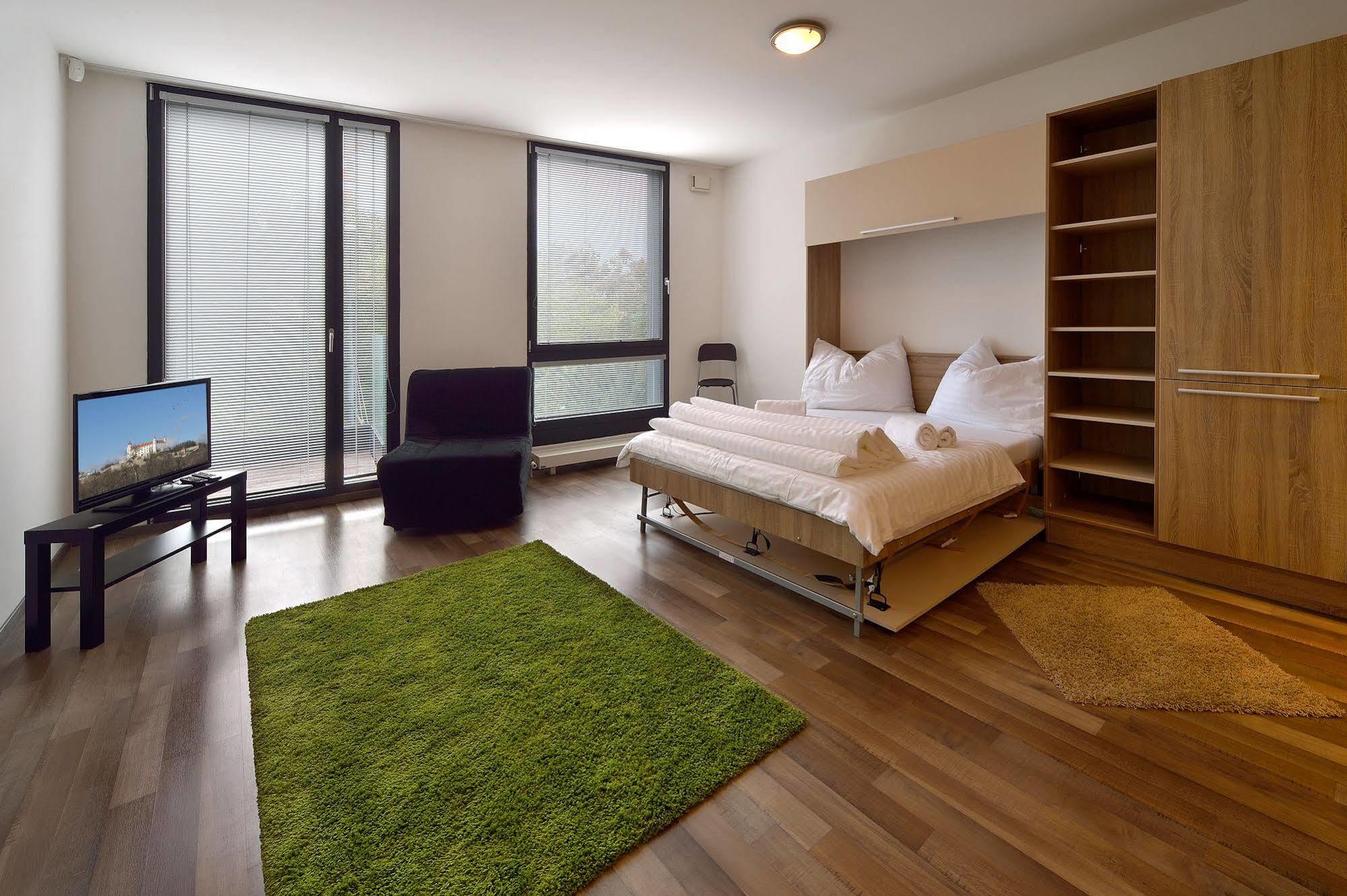 Ambiente Serviced Apartments - Dunajska Bratislava Exterior photo